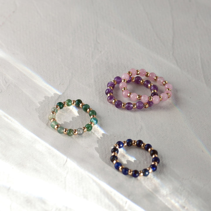 Ring met stenen kralen