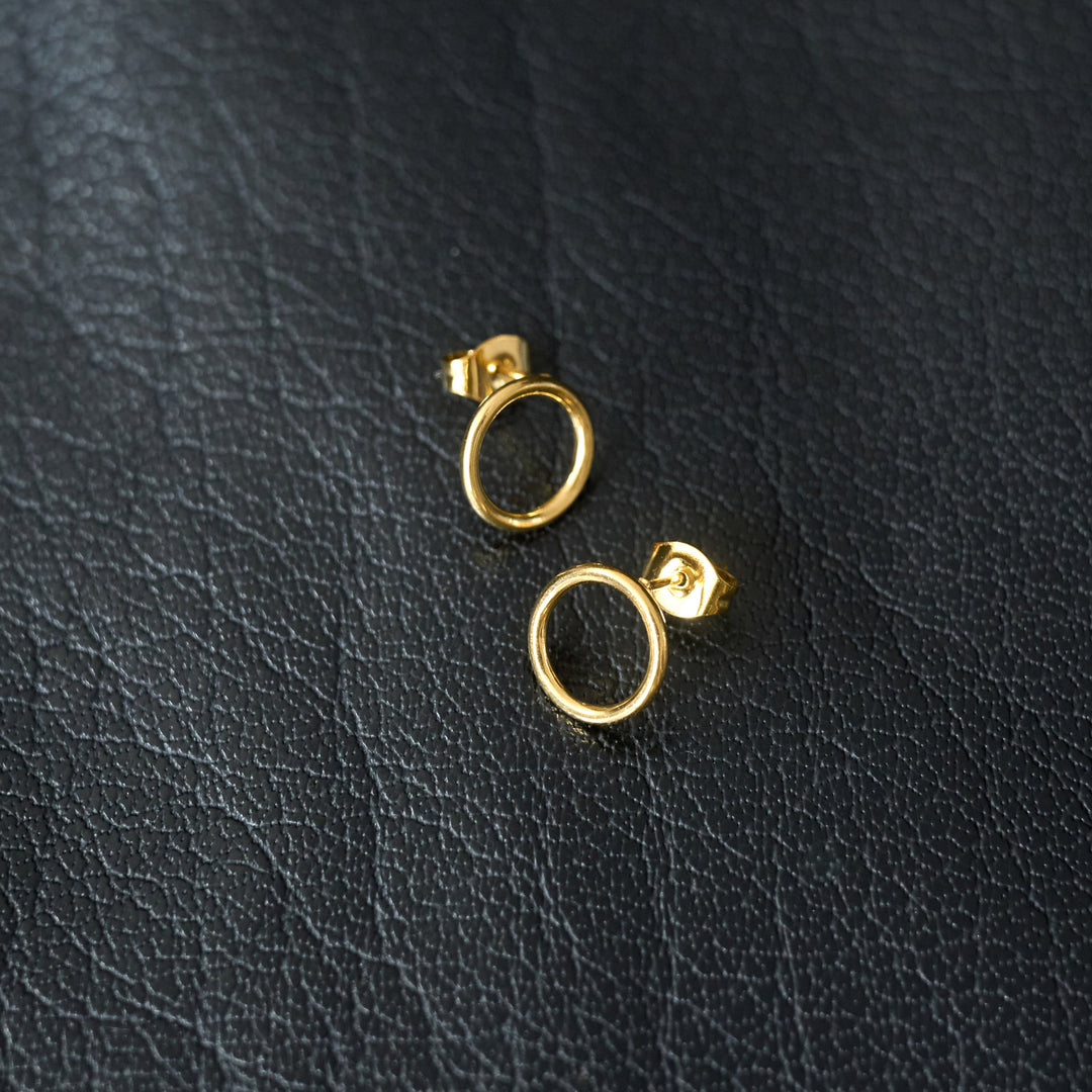 Therese - Oorringen met cirkelvormige studs van roestvrij staal