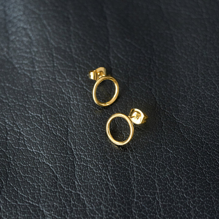 Therese - Oorringen met cirkelvormige studs van roestvrij staal