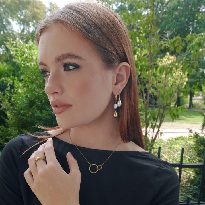 Laura - Boucles d'oreilles créoles en acier inoxydable avec perle