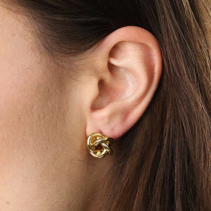 Karla – knot stud earrings in stainless steel, gold | Timi of Sweden