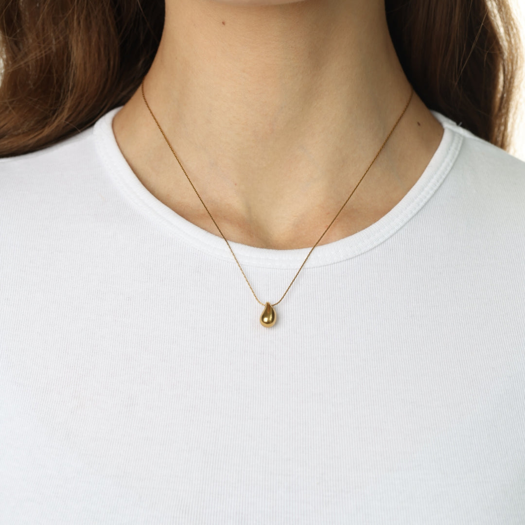 Lemoni – collier goutte en acier inoxydable, or | Timi of Sweden