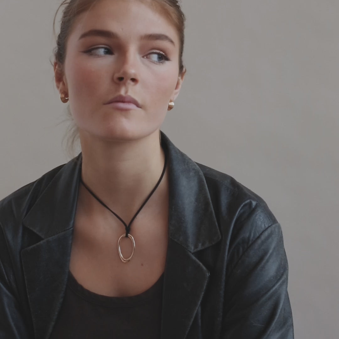 Molly - 90s Adjustable Irregular Circle Necklace