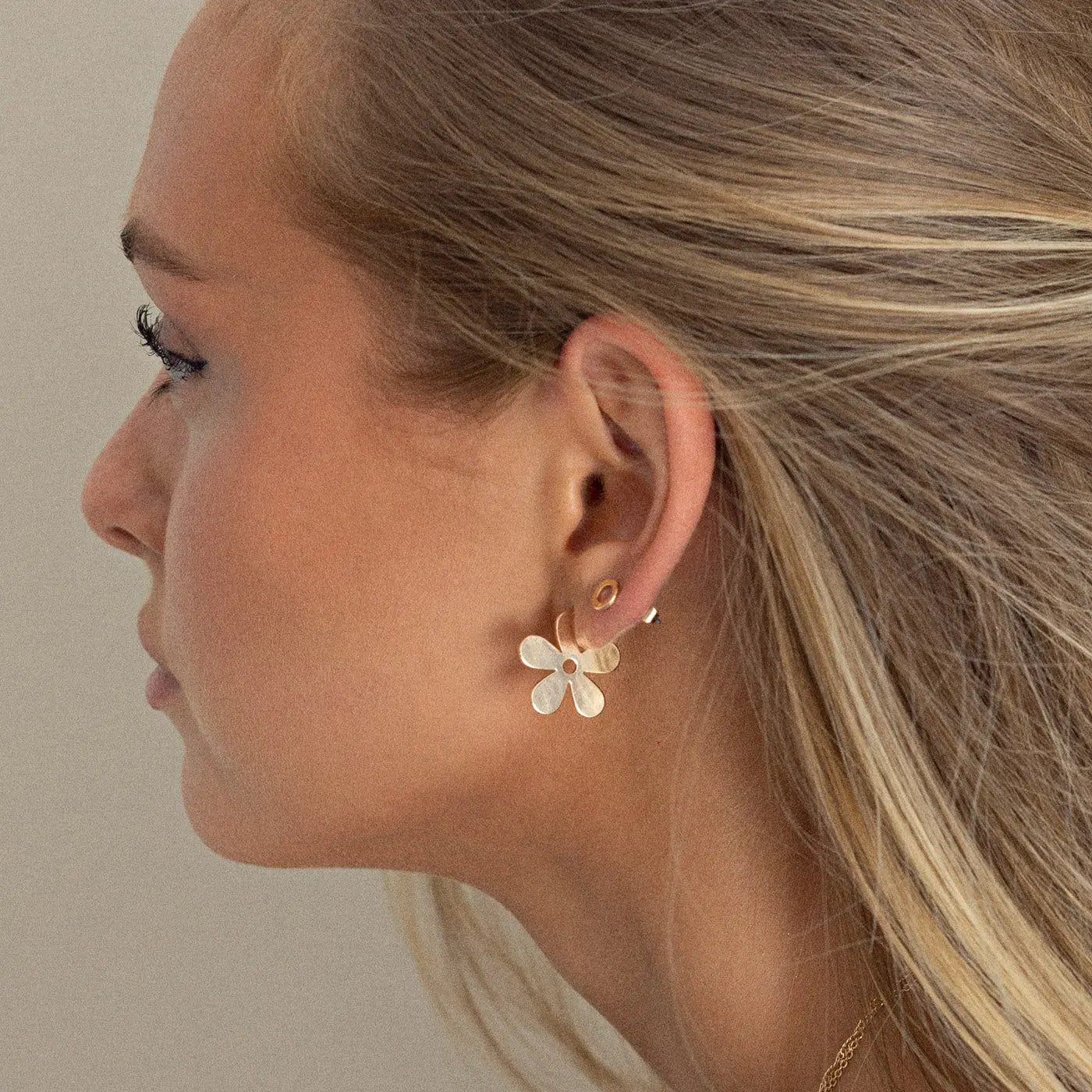 Melina - Flower Stud Earrings